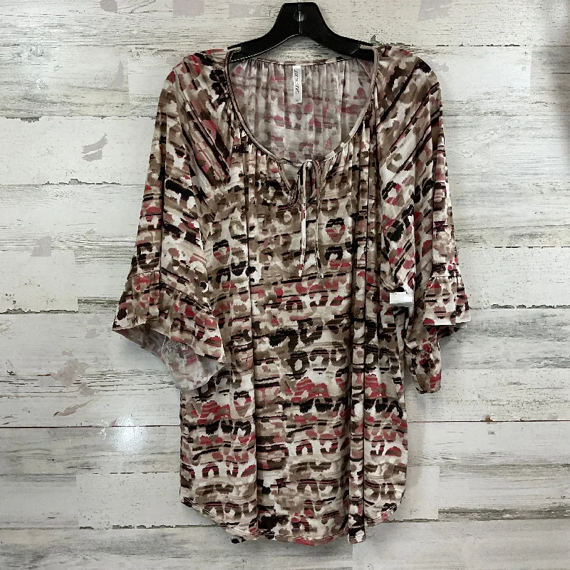 Top Short Sleeve By DEAR SCARLETT In Tan, Size: 3x