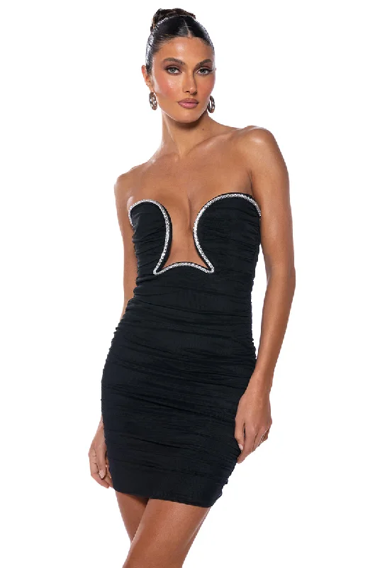 EVERYONE WANTS HER STRAPLESS MINI DRESS